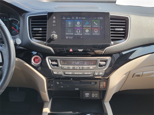 2022 Honda Pilot Touring photo 17