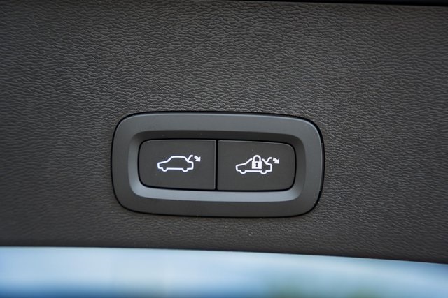 2026 Volvo XC40 AWD photo 7