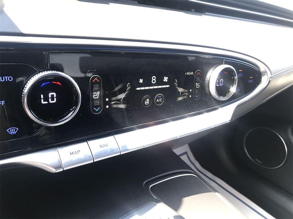 2024 Genesis GV70 3.5T Sport photo 18