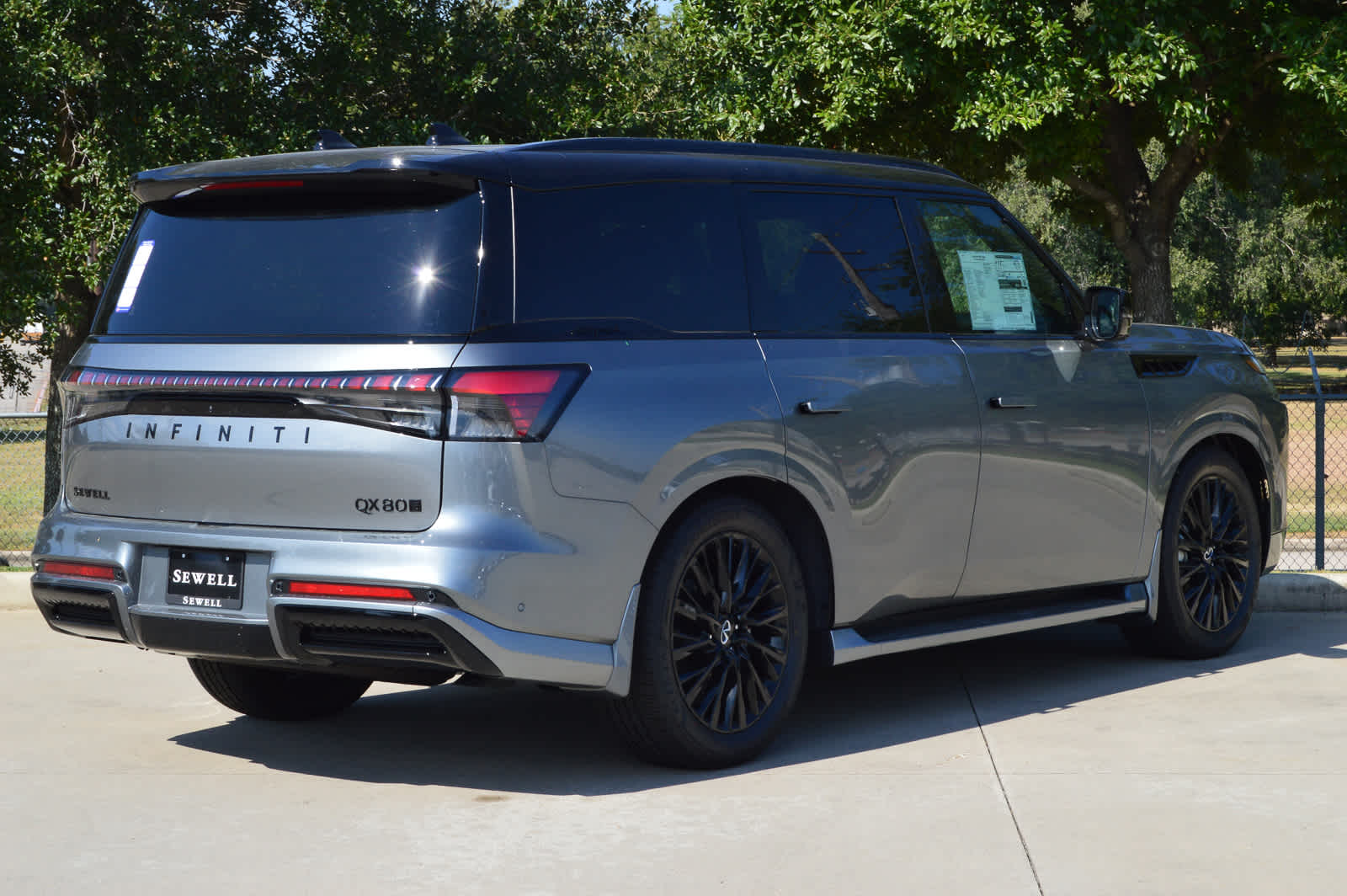 2026 Infiniti QX80 photo 2