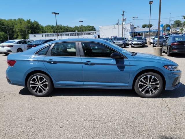 2025 Volkswagen Jetta 1.5T Sport photo 4