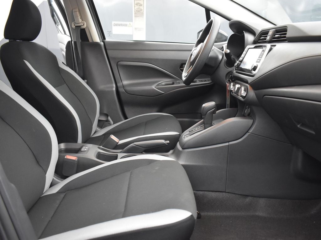 2025 Nissan Versa 1.6 S photo 17