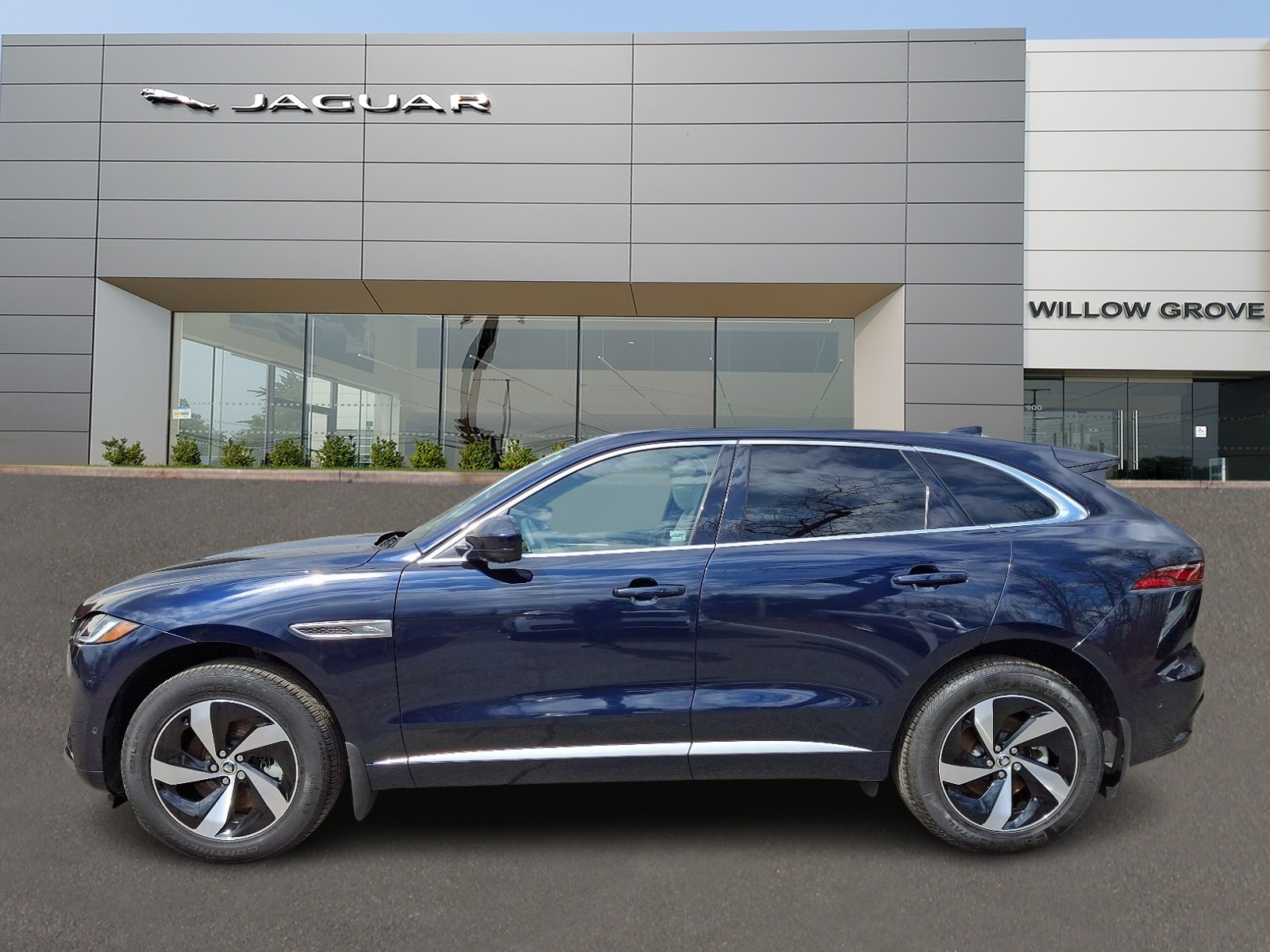 2025 Jaguar F-PACE R-Dynamic S P250 photo 3