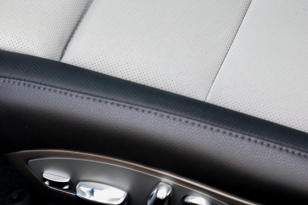 2025 Porsche Cayman Base photo 24