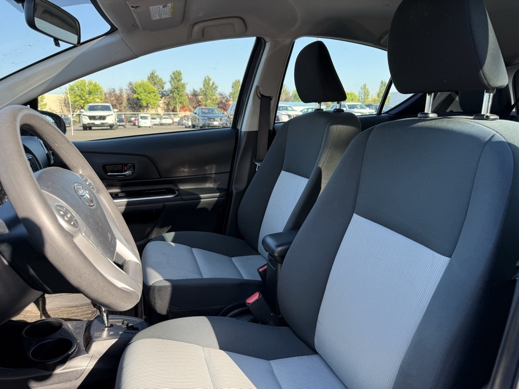 2015 Toyota Prius C Two photo 9