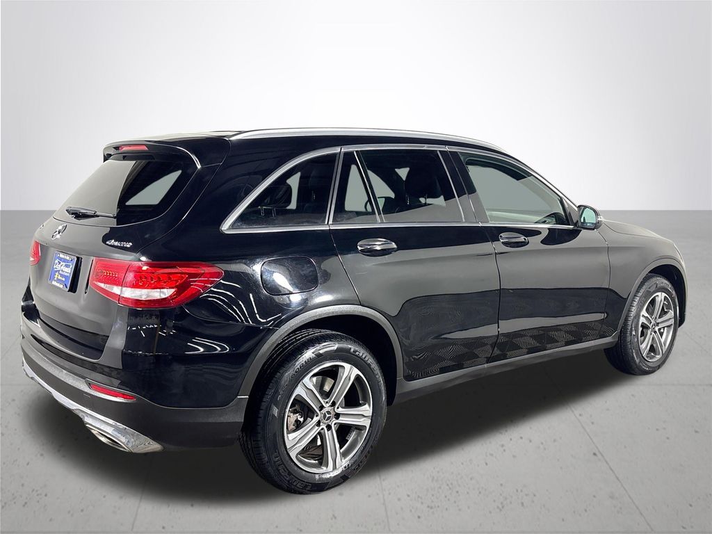 2018 Mercedes Benz GLC 300 4MATIC photo 3