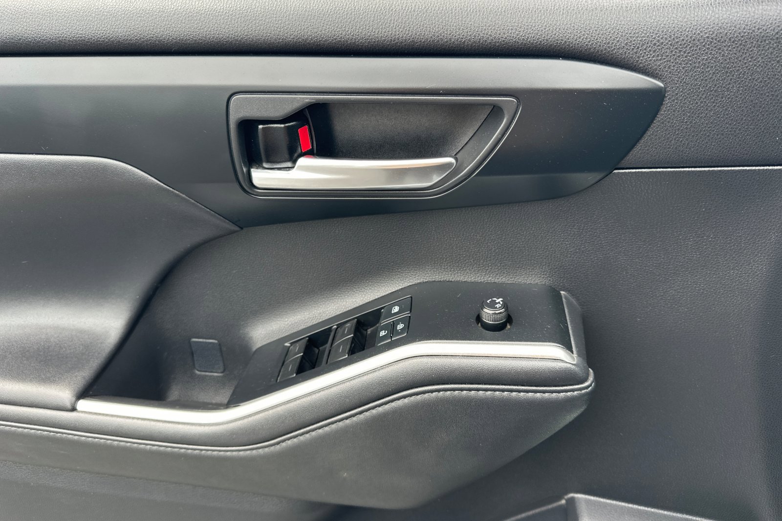 2021 Toyota Highlander XLE photo 10