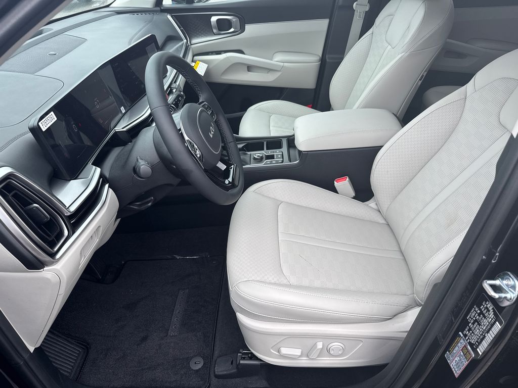 2025 Kia Sorento S photo 9