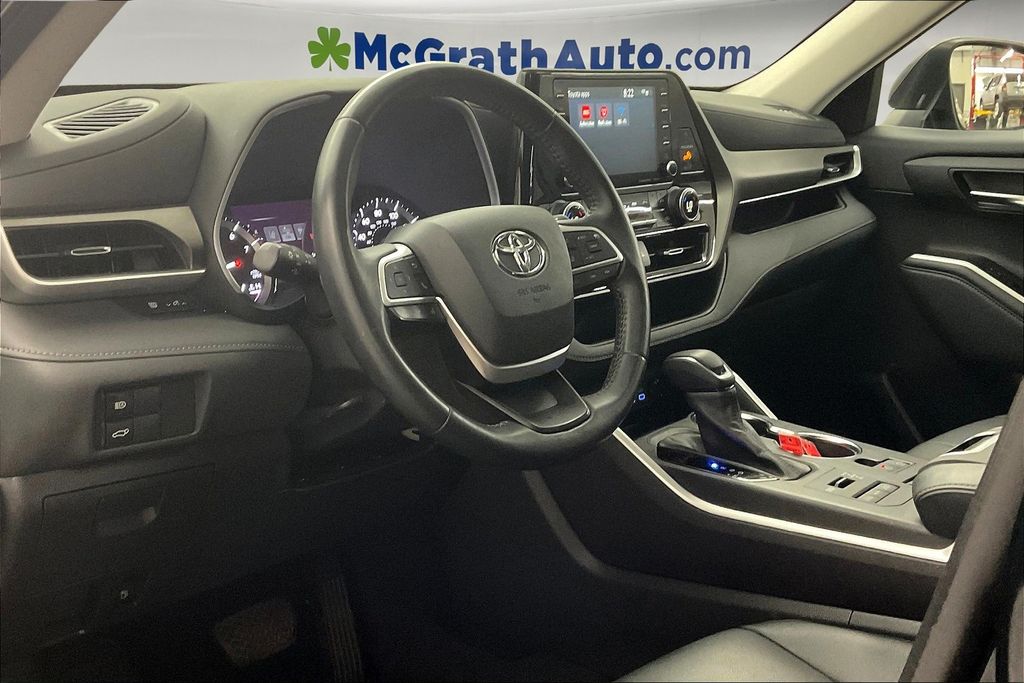 2022 Toyota Highlander XLE photo 12