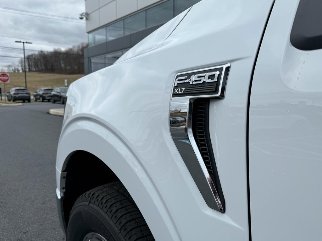 2025 Ford F-150 XLT photo 13