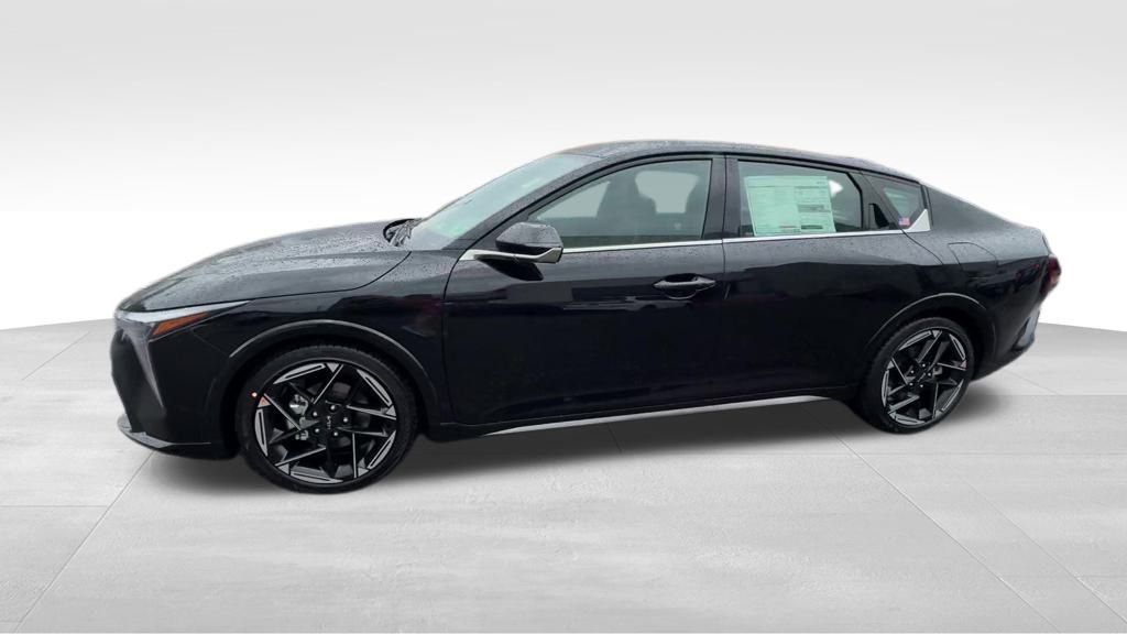 2025 Kia K4 GT-Line photo 2