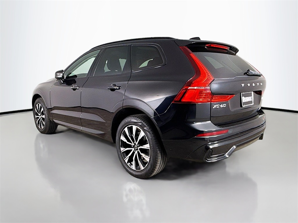 2025 Volvo XC60 B5 Core photo 4