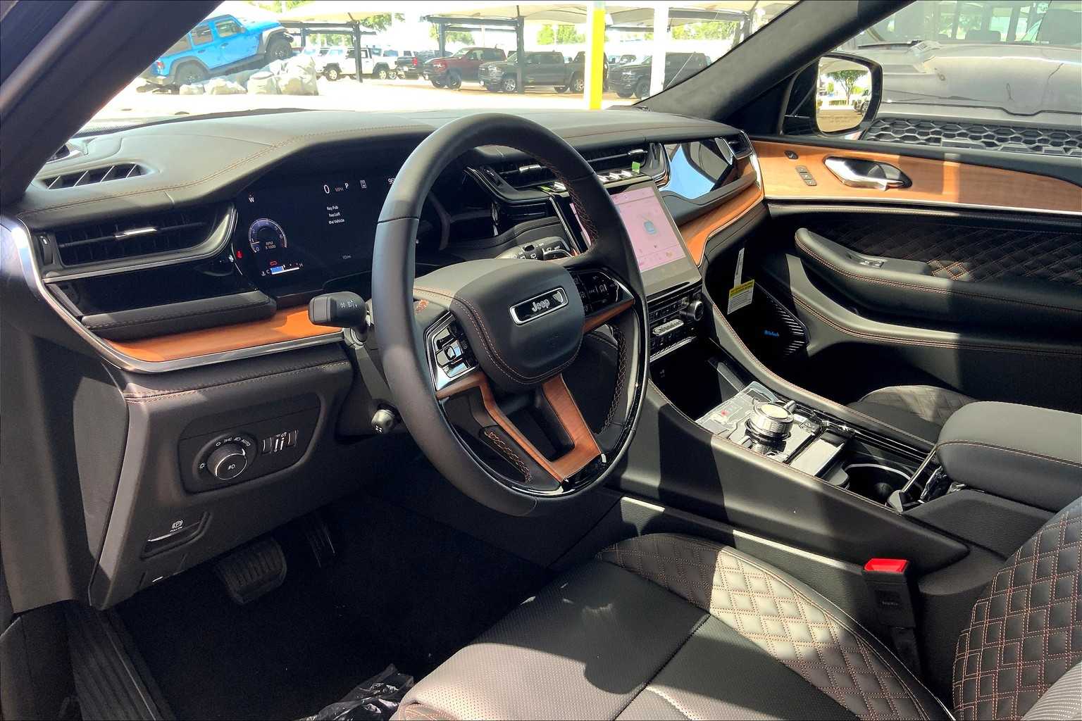 2025 Jeep Grand Cherokee Summit Reserve photo 5