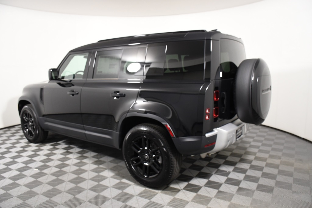2025 Land Rover Defender 110 S photo 3