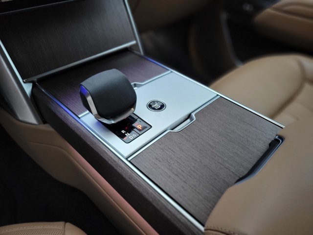 2025 Land Rover Range Rover SE photo 23