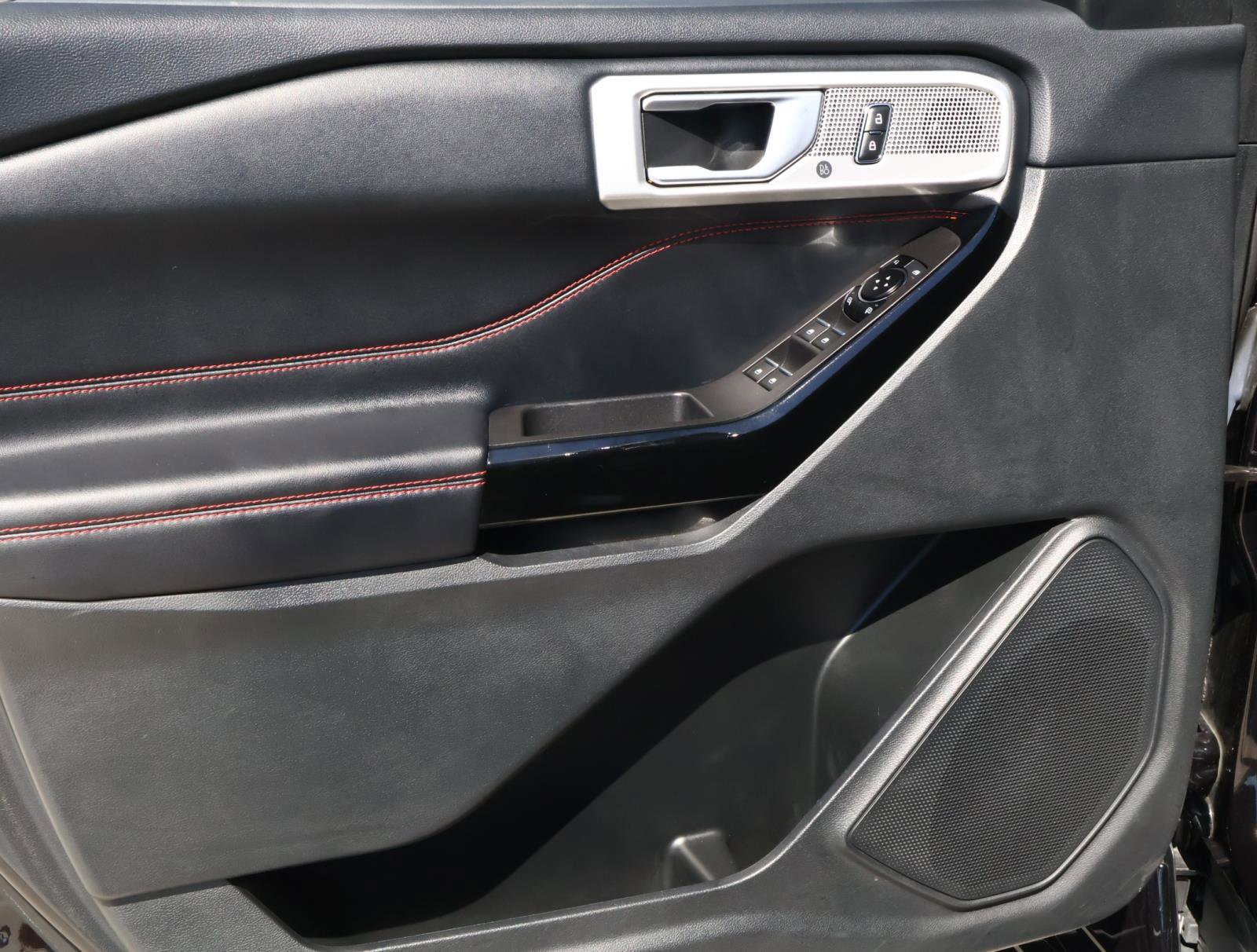 2023 Ford Explorer ST-Line photo 16