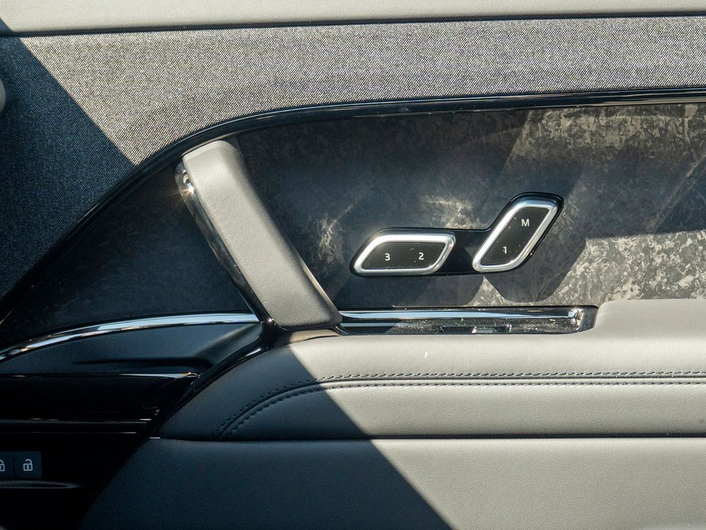 2025 Land Rover Range Rover Sport SE photo 16