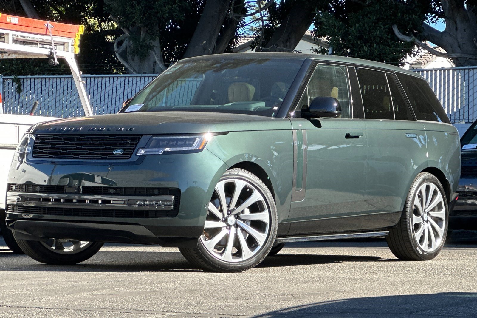 2025 Land Rover Range Rover SE's photo