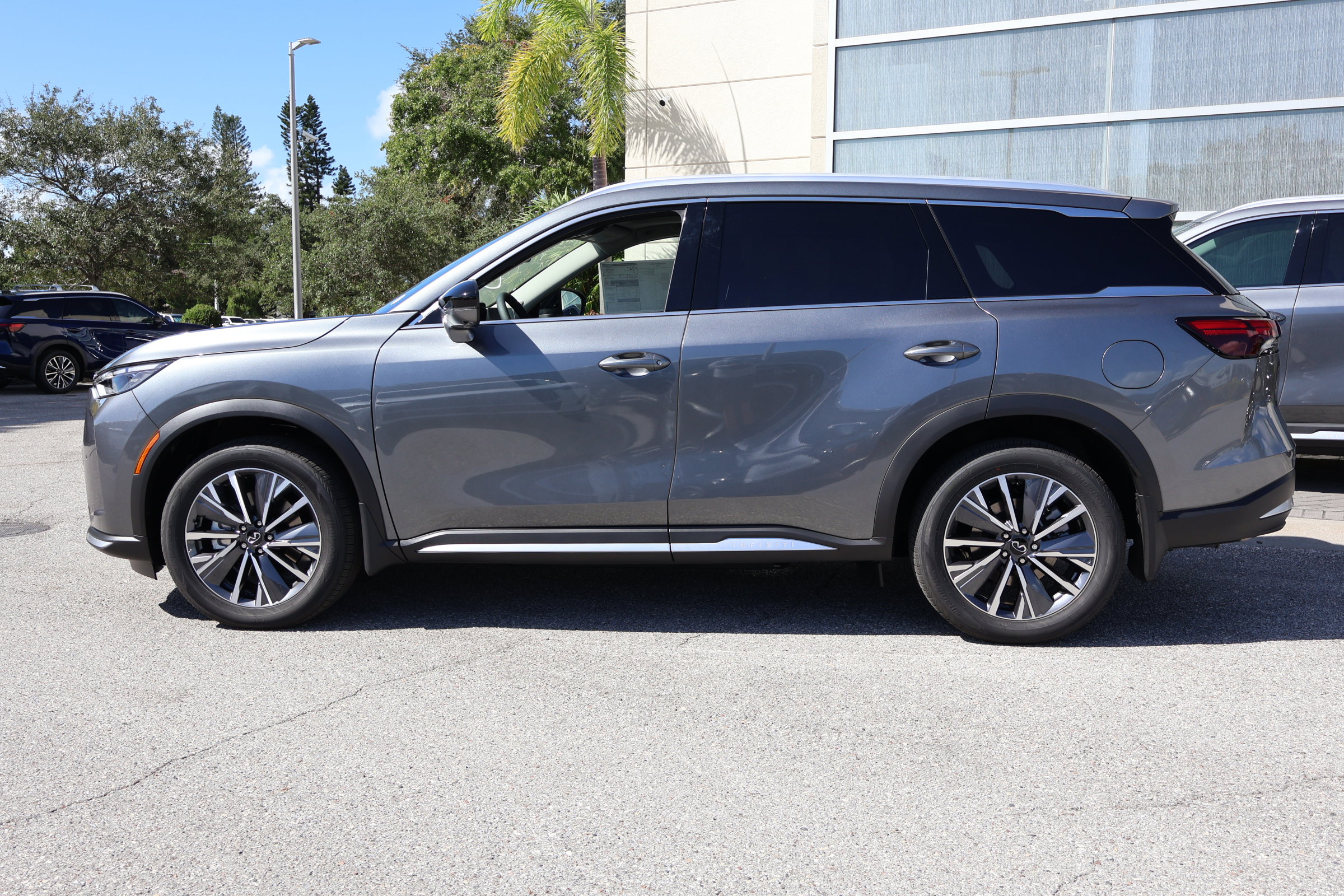 2026 Infiniti QX60 Luxe photo 2