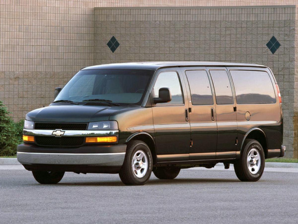2005 Chevrolet Express Base's photo