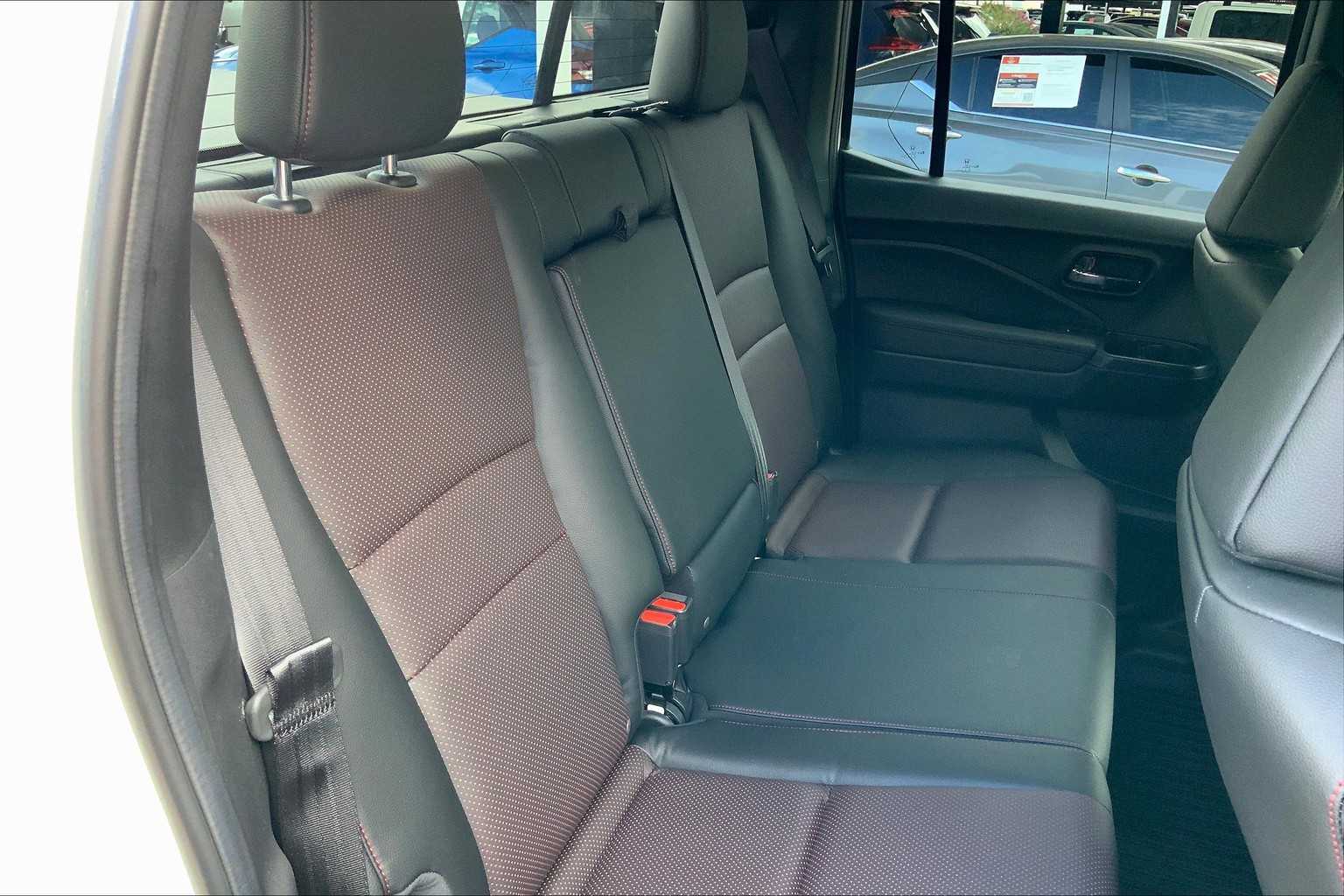 2022 Honda Ridgeline Black Edition photo 16