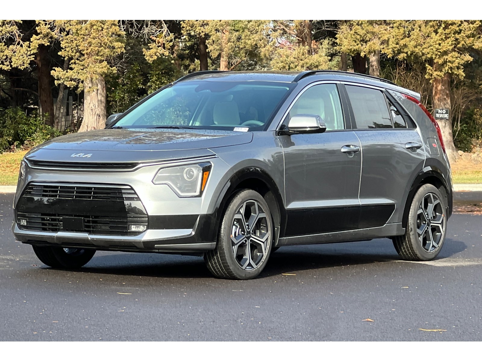 2025 Kia Niro EX Touring photo 8