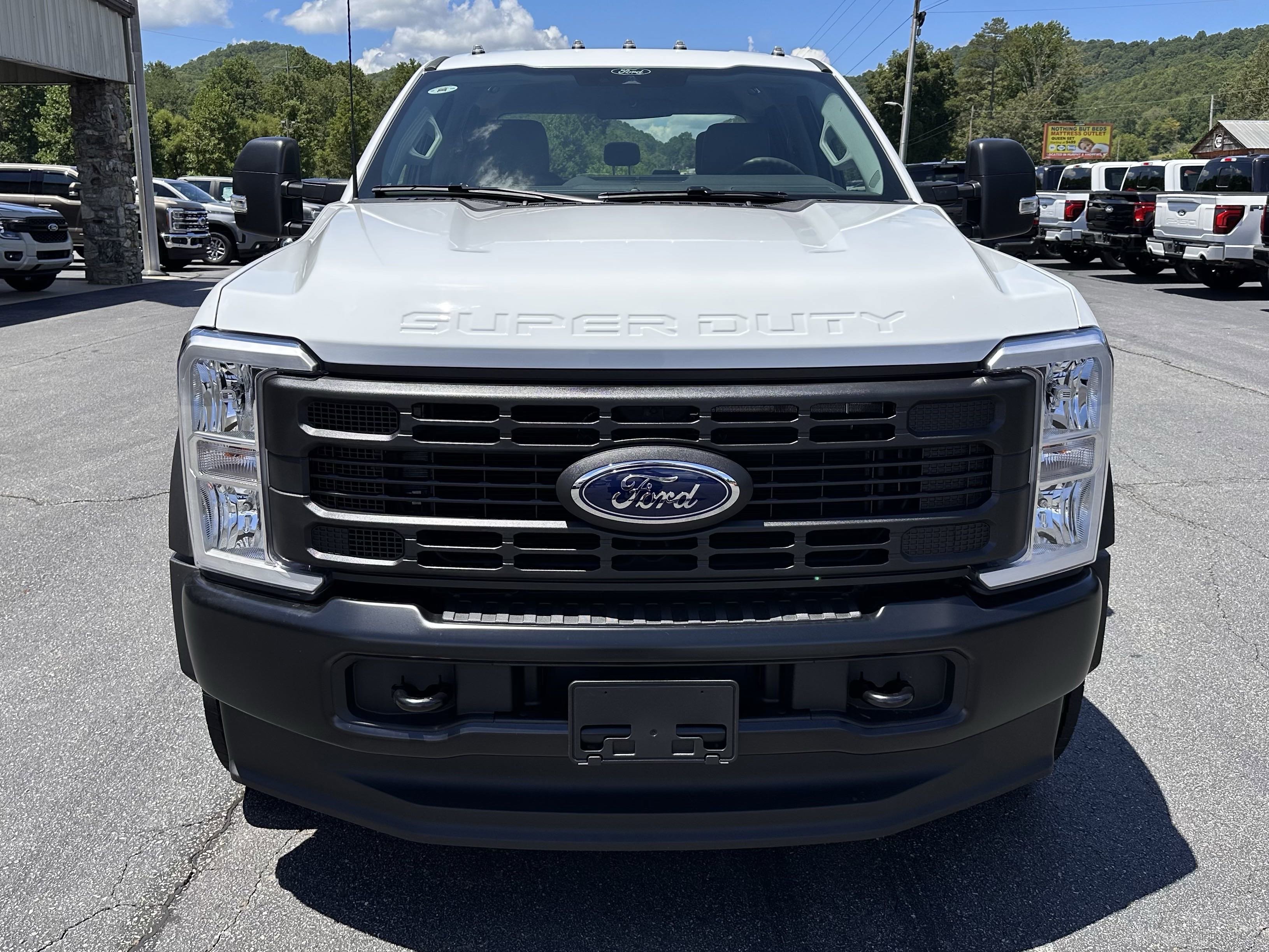 2025 Ford F-550 XL photo 2