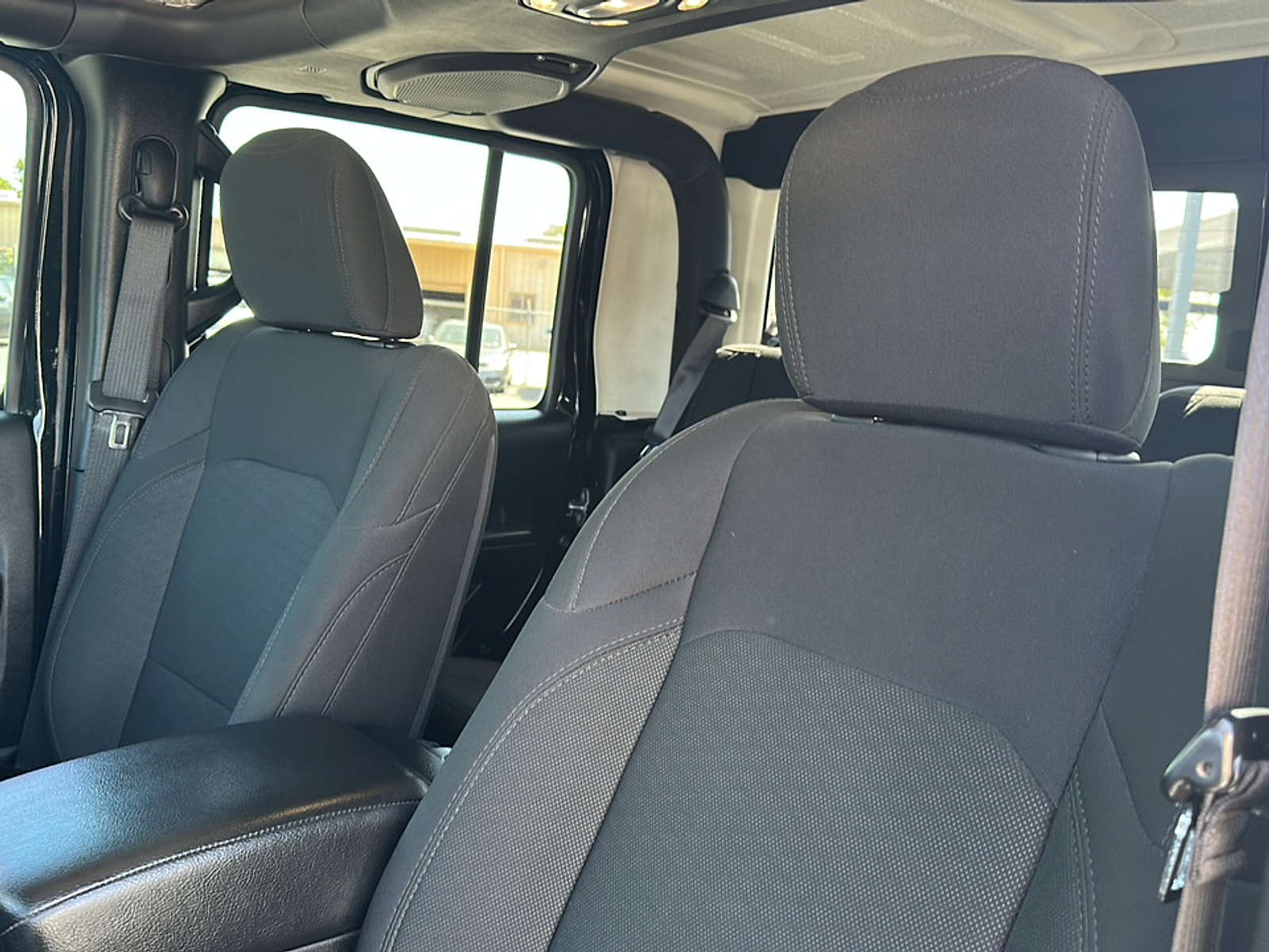 2020 Jeep Gladiator Altitude photo 3