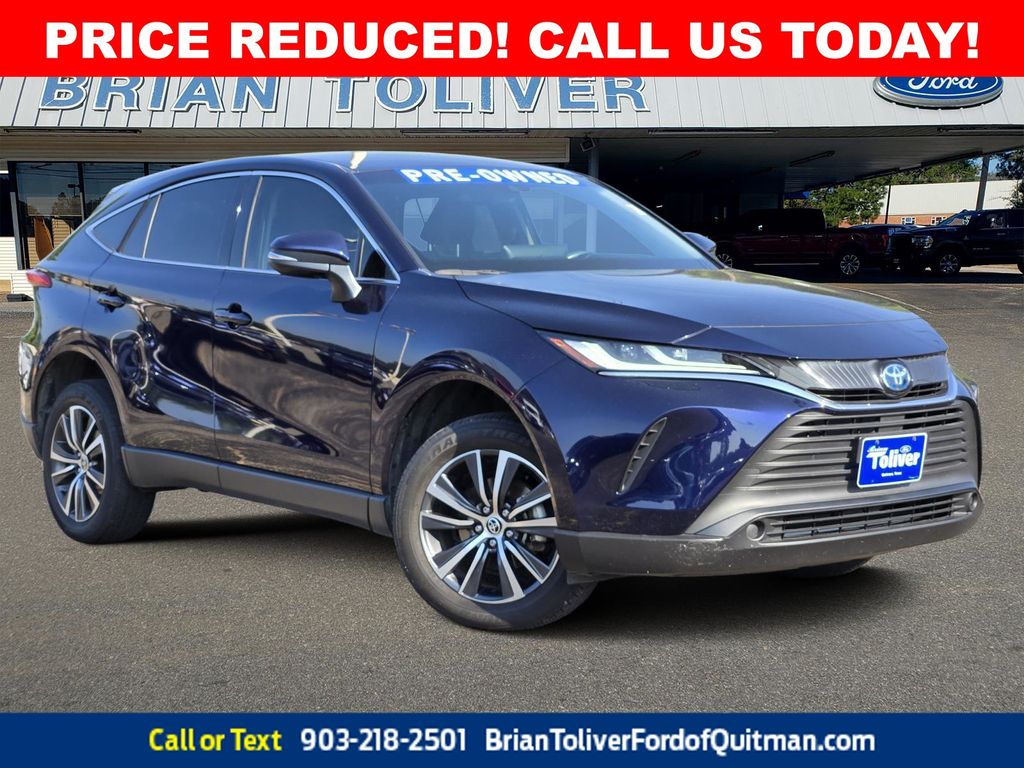 2023 Toyota Venza LE's photo