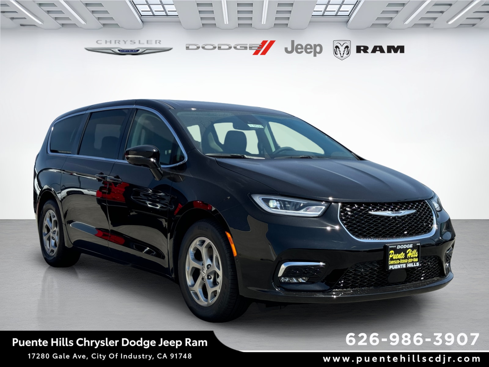 2024 Chrysler Pacifica Limited's photo