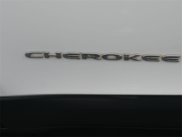 2015 Jeep Cherokee Sport photo 9