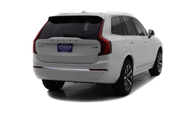 2025 Volvo XC90 B5 Core photo 4