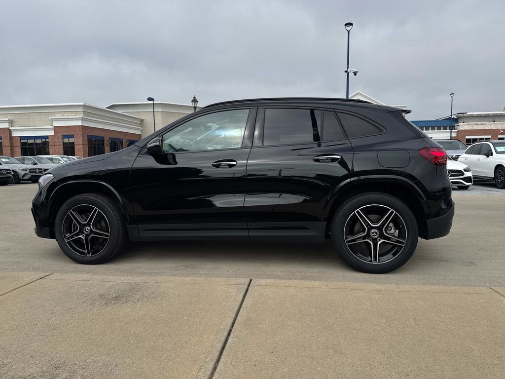2026 Mercedes Benz GLA 250 4MATIC photo 2