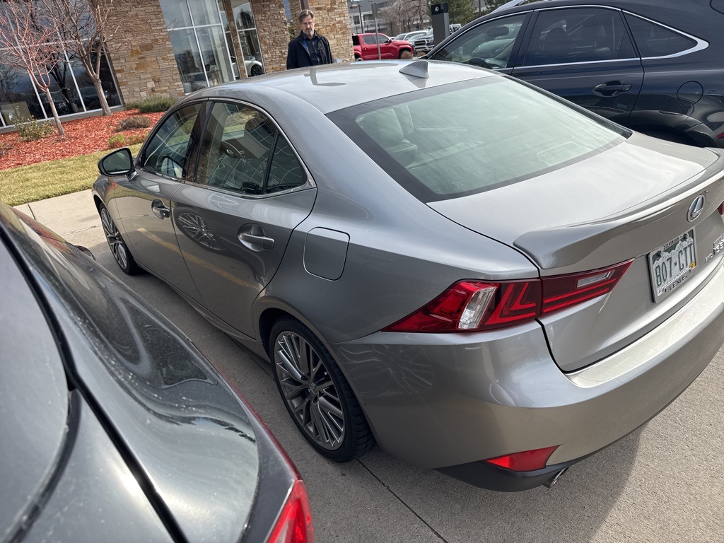 2016 Lexus IS 300 photo 4