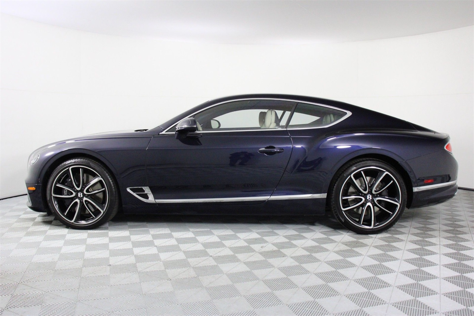 2024 Bentley Continental GT V8 photo 4