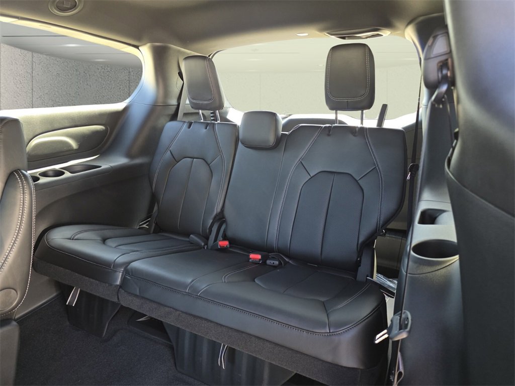 2025 Chrysler Pacifica photo 7