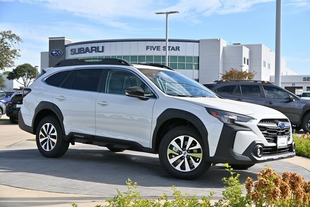 2025 Subaru Outback Premium's photo