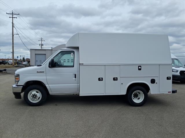 2025 Ford E-350 Base photo 2