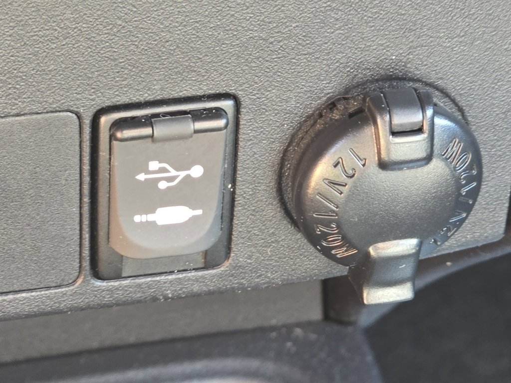2017 Toyota RAV4 Limited photo 7