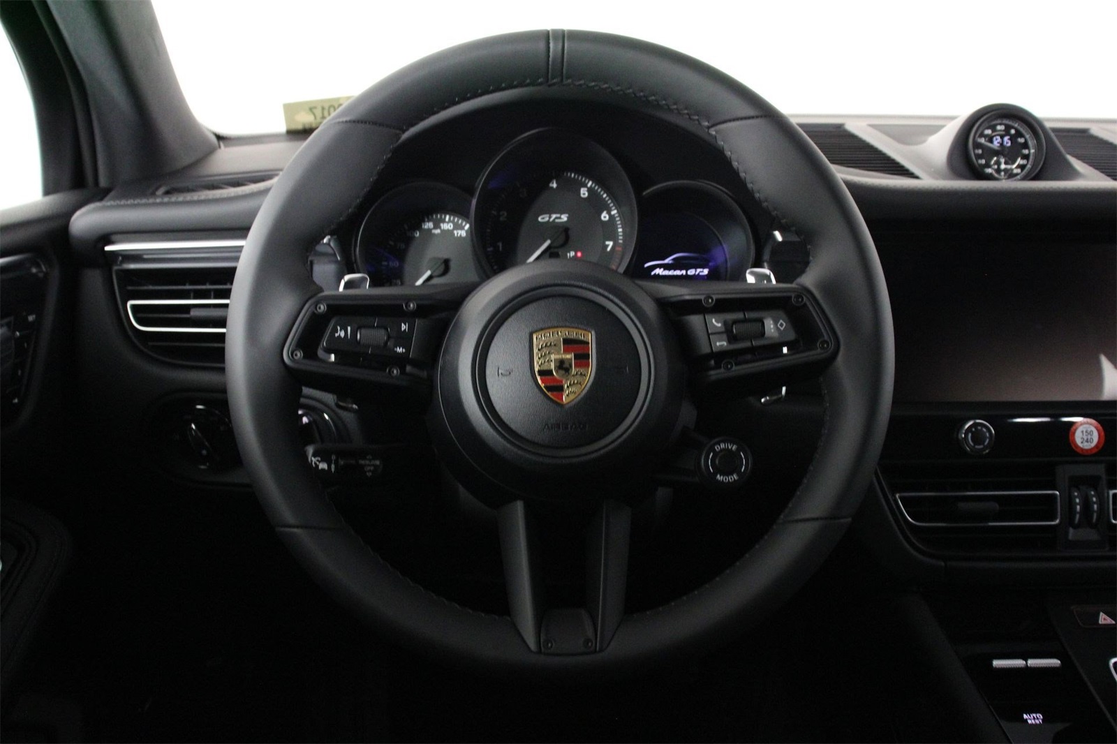 2026 Porsche Macan GTS photo 11