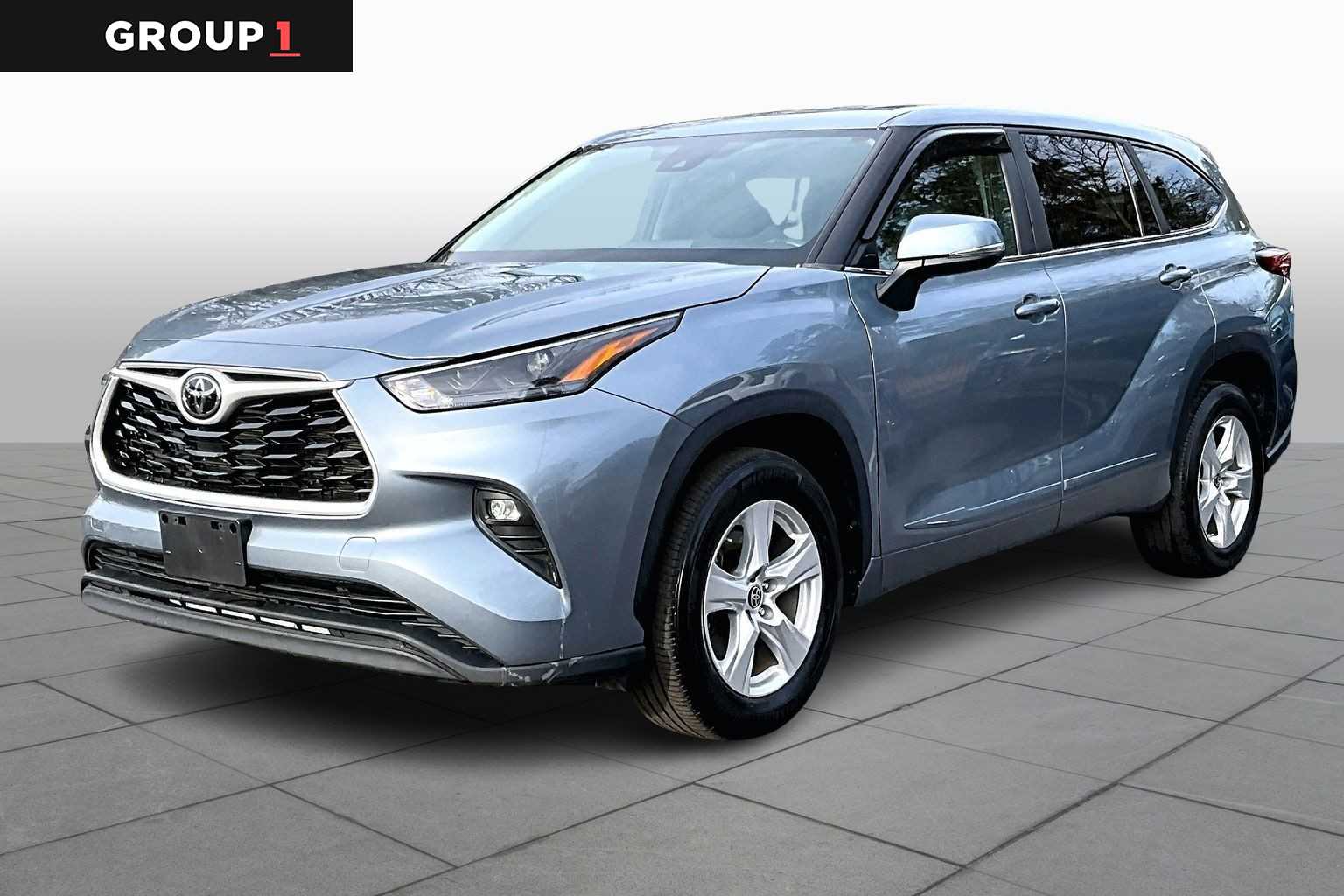 2023 Toyota Highlander LE's photo