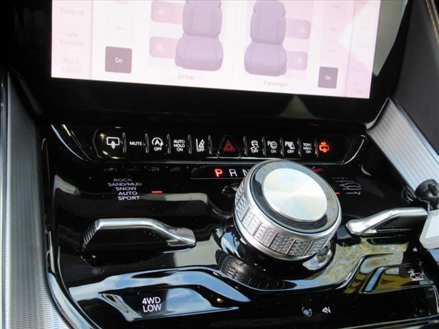 2023 Jeep Grand Wagoneer III photo 38