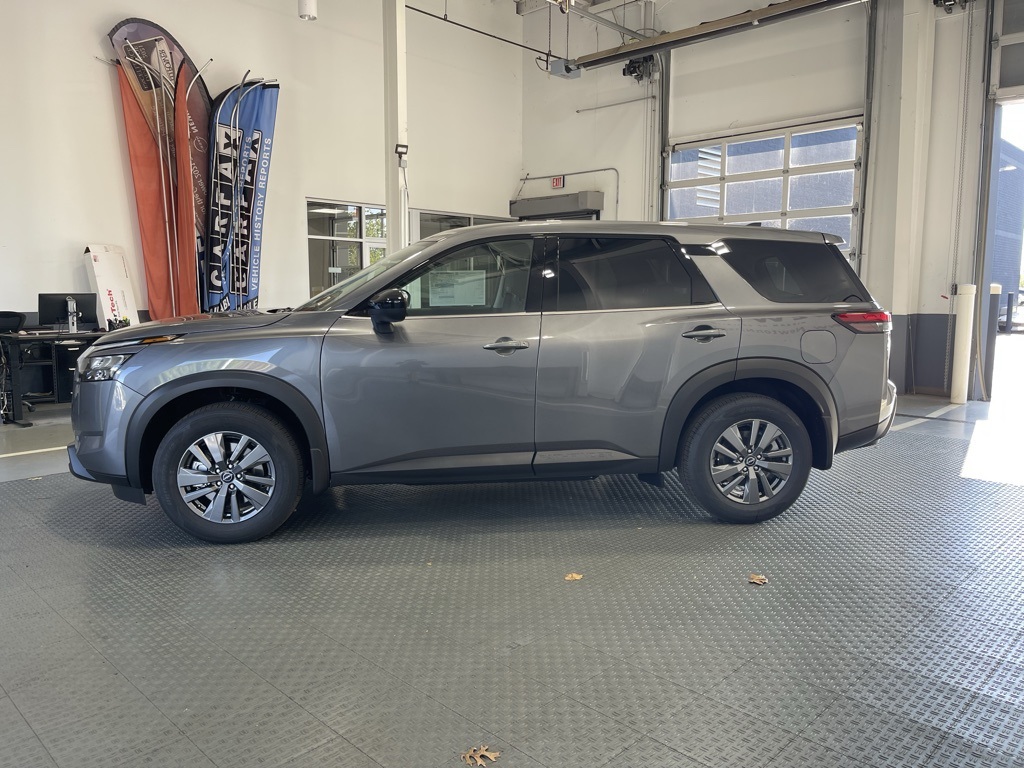 2025 Nissan Pathfinder S photo 3