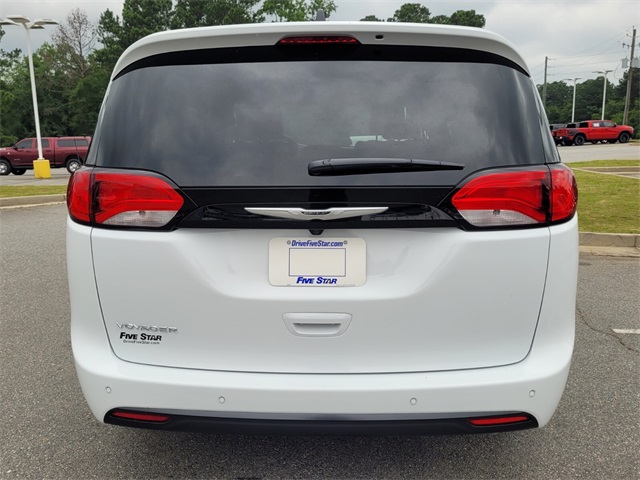 2025 Chrysler Voyager LX photo 9