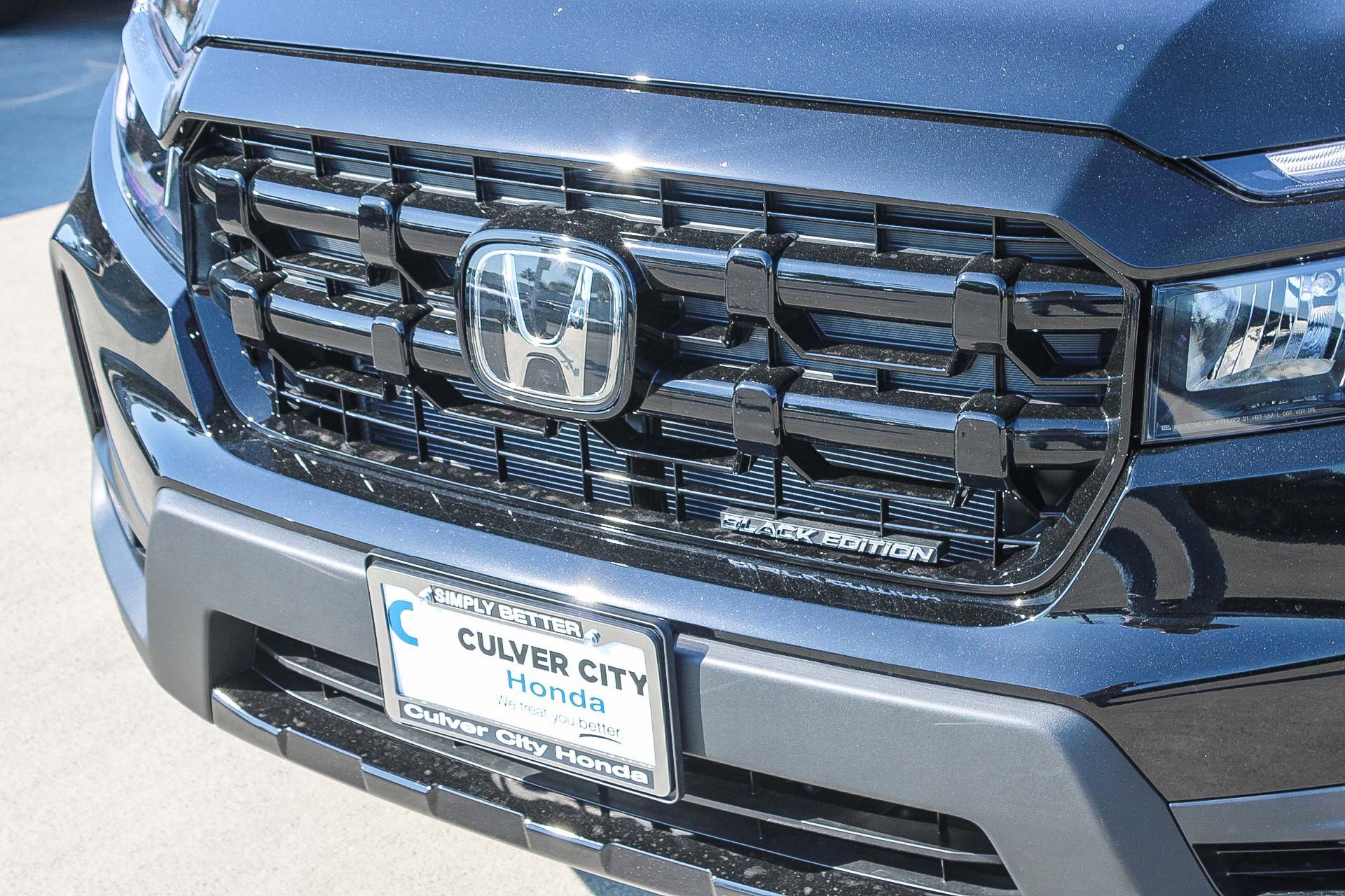 2025 Honda Ridgeline Black Edition photo 4