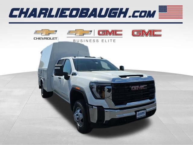 2024 GMC Sierra 3500 Chassis Cab Pro's photo