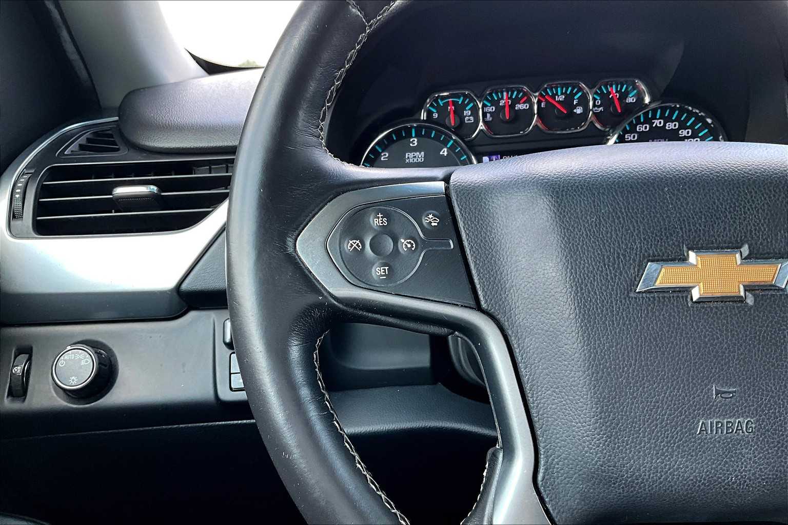 2018 Chevrolet Suburban LS photo 22