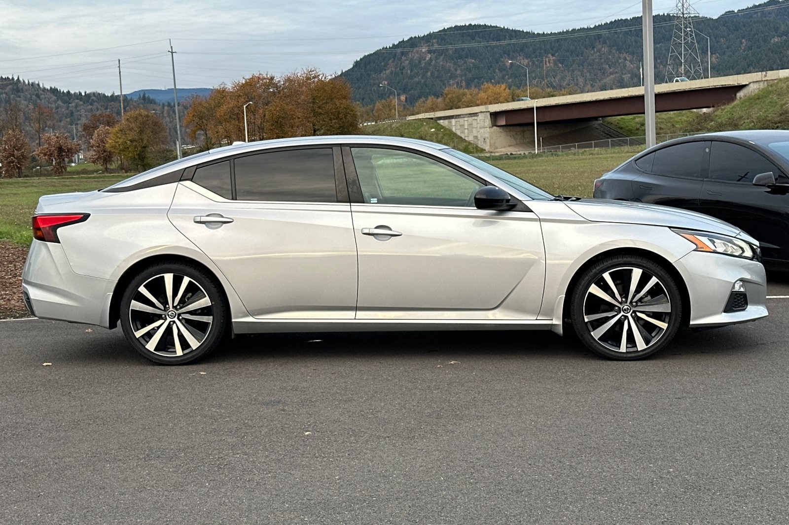 2019 Nissan Altima 2.5 SR photo 2