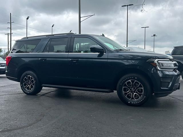 2022 Ford Expedition MAX XLT photo 2