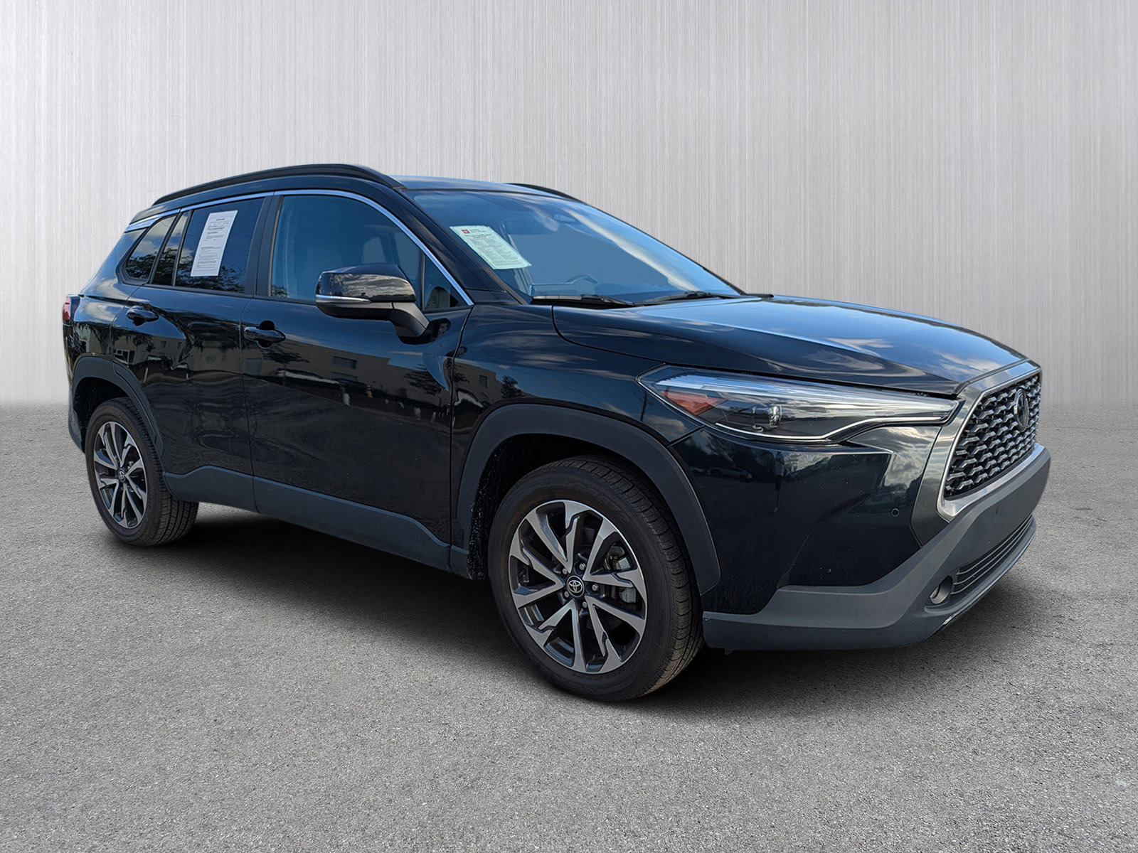 2023 Toyota Corolla Cross XLE's photo